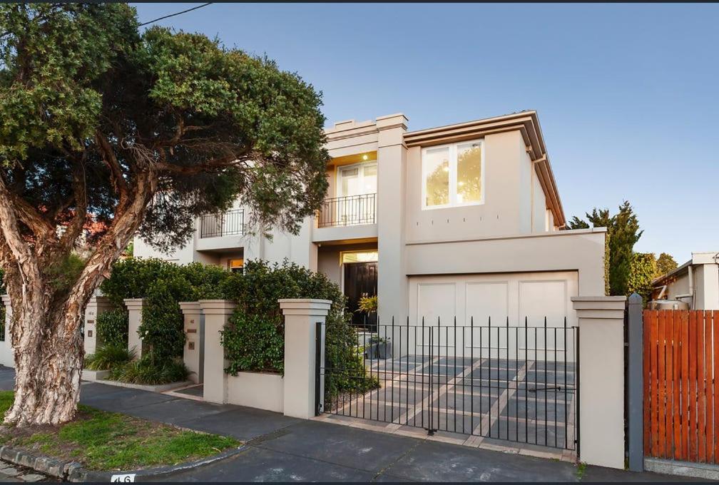 Luxurious Townhouse Retreat In Prestigious Brighton