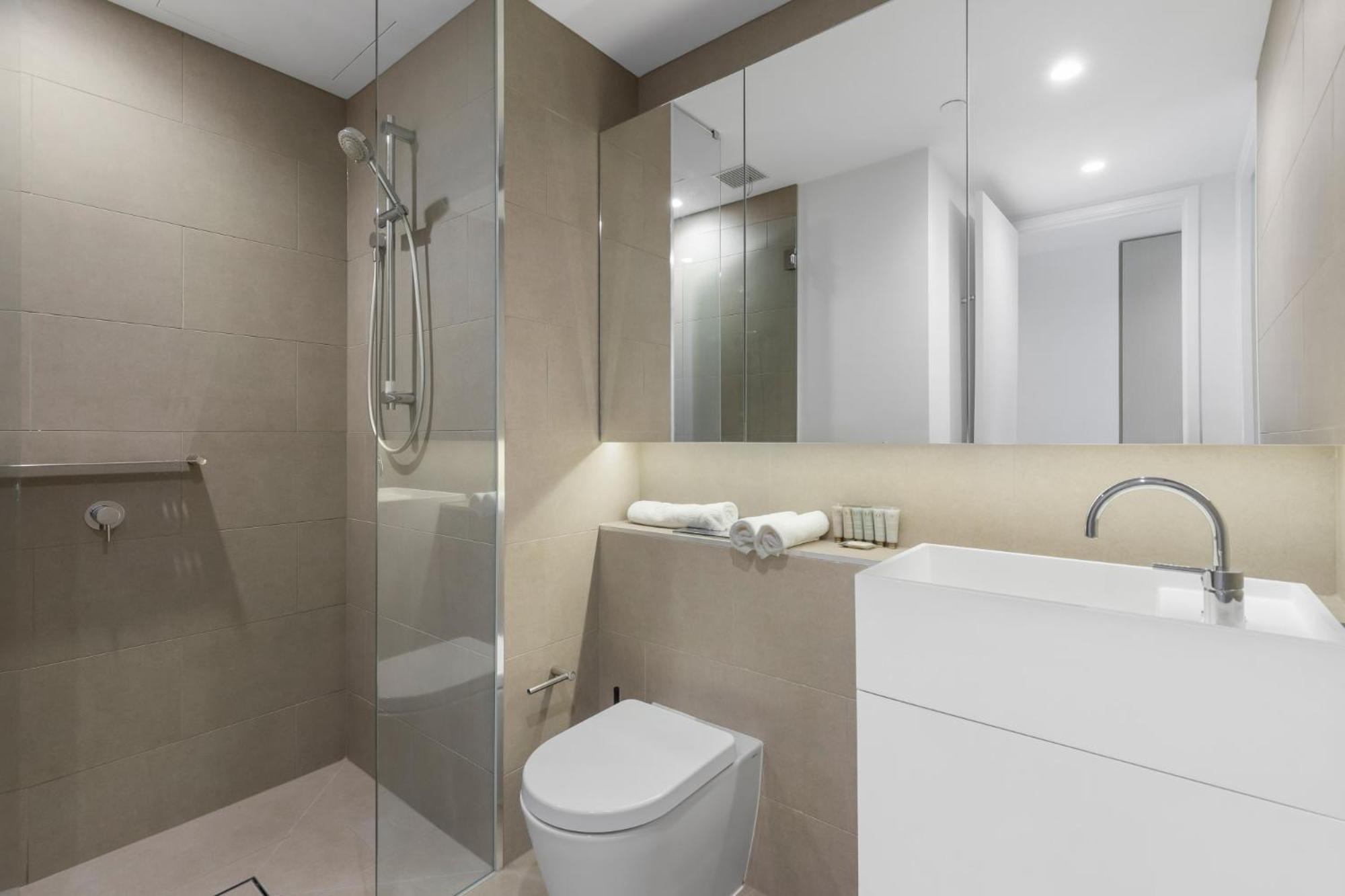 Impeccably Modern 1-bed With Incredible Views Apartment