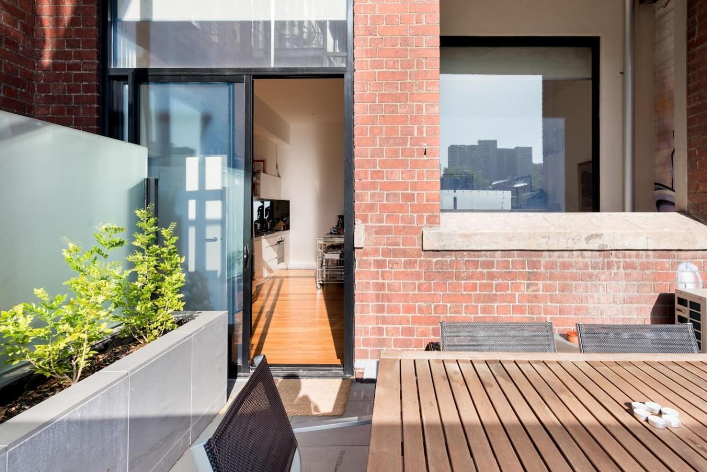 Paterson 1911 - Upmarket Terrace In Vibrant Fitzroy Apartment