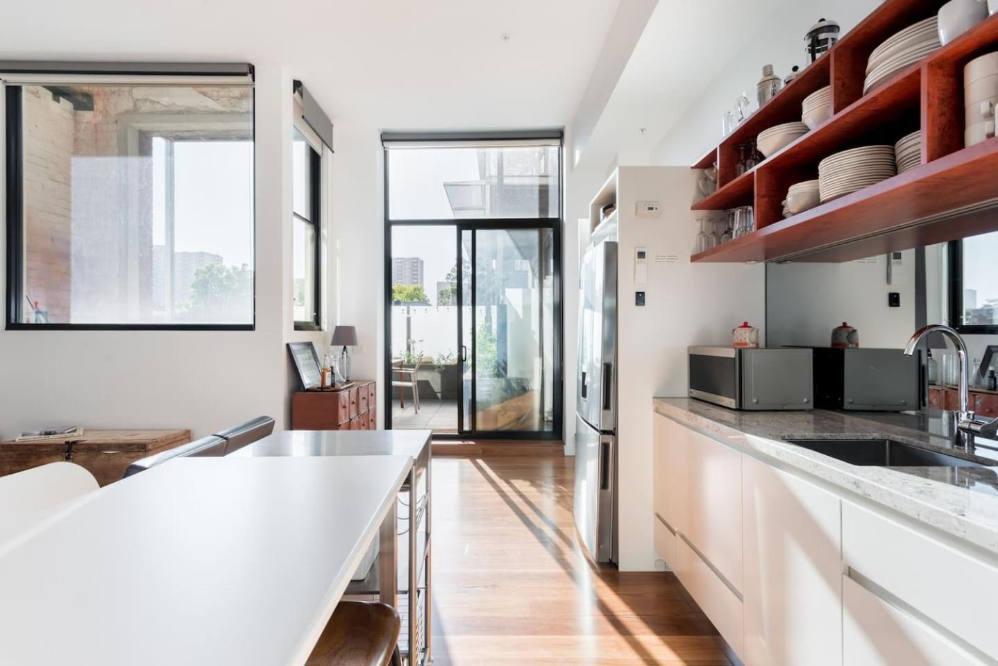 Paterson 1911 - Upmarket Terrace In Vibrant Fitzroy Apartment *