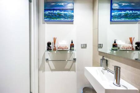 Luxury 4b Docklands Penthouse Water Views * Melbourne