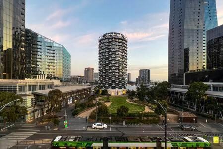 Luxury 4b Docklands Penthouse Water Views *