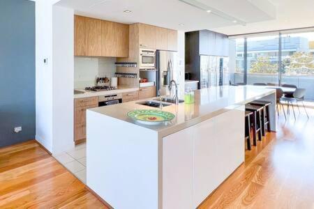 Luxury 4b Docklands Penthouse Water Views Holiday home