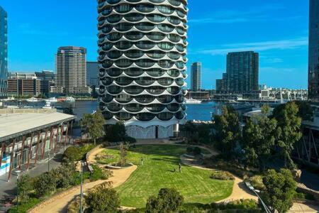 Luxury 4b Docklands Penthouse Water Views