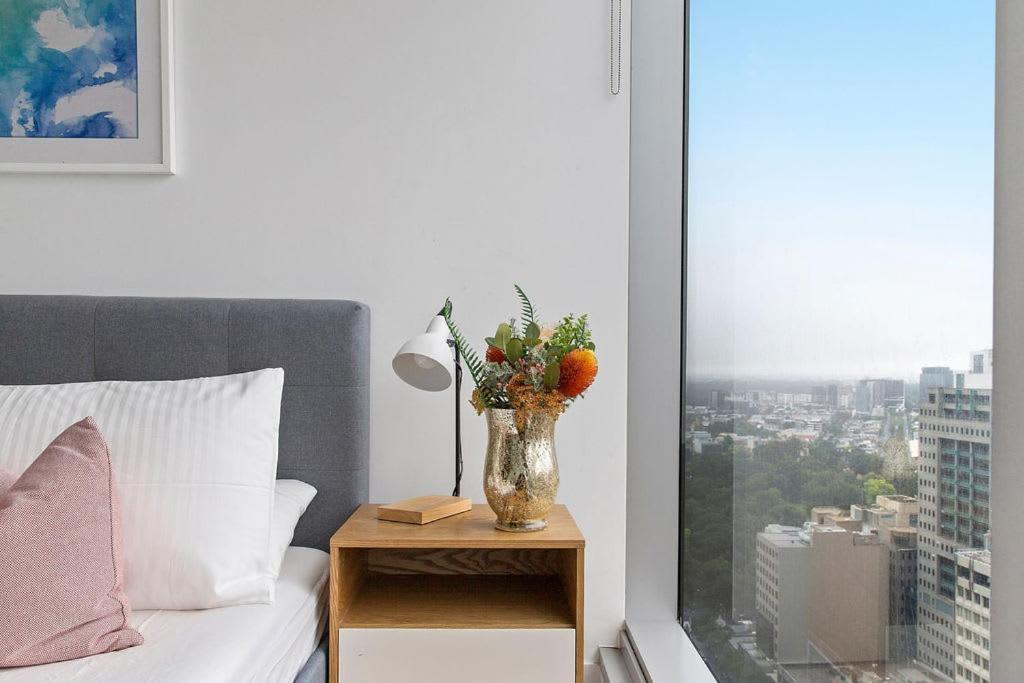 A Chic & Lovely 2br Apt Cbd With City Views Melbourne