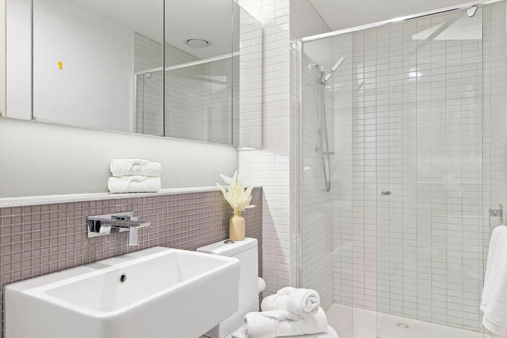 A Chic & Lovely 2br Apt Cbd With City Views Melbourne