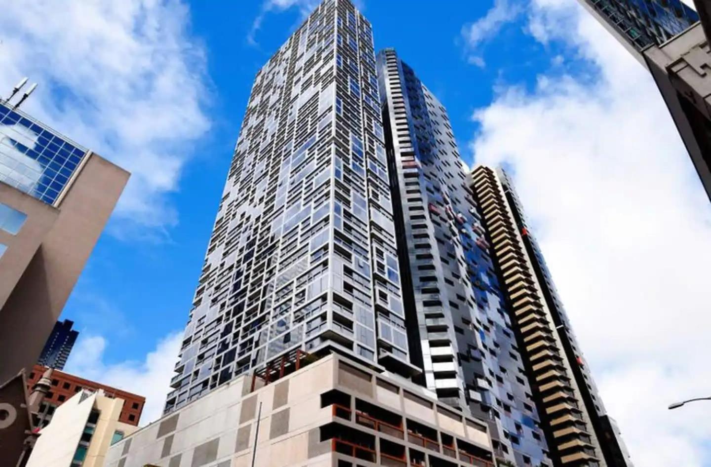A Chic & Lovely 2br Apt Cbd With City Views Melbourne