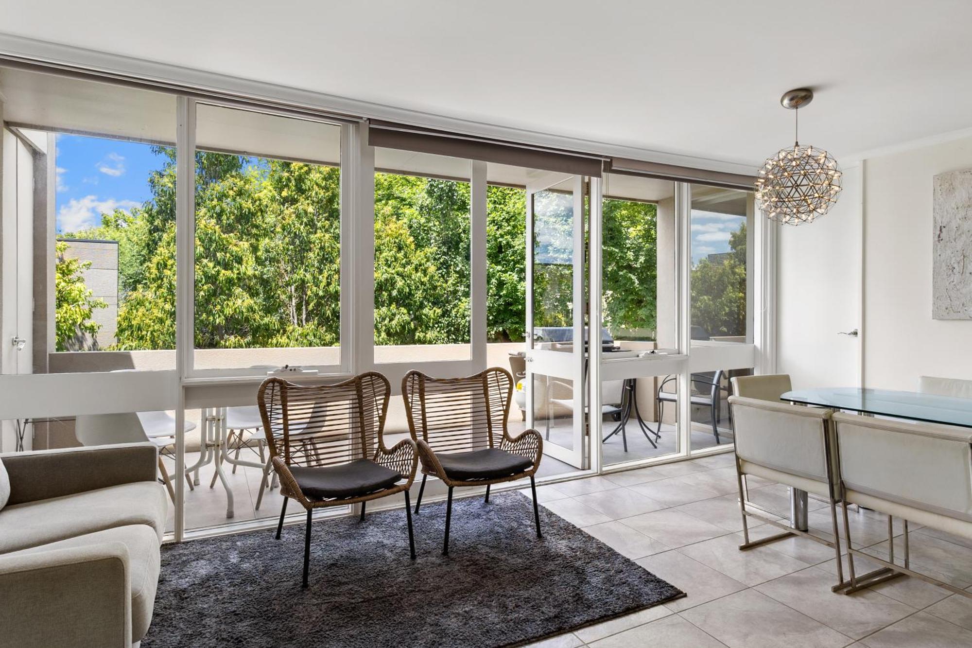 Luxury Spacious 3-bedroom On Exclusive Lansell Rd, Toorak Apartment Melbourne
