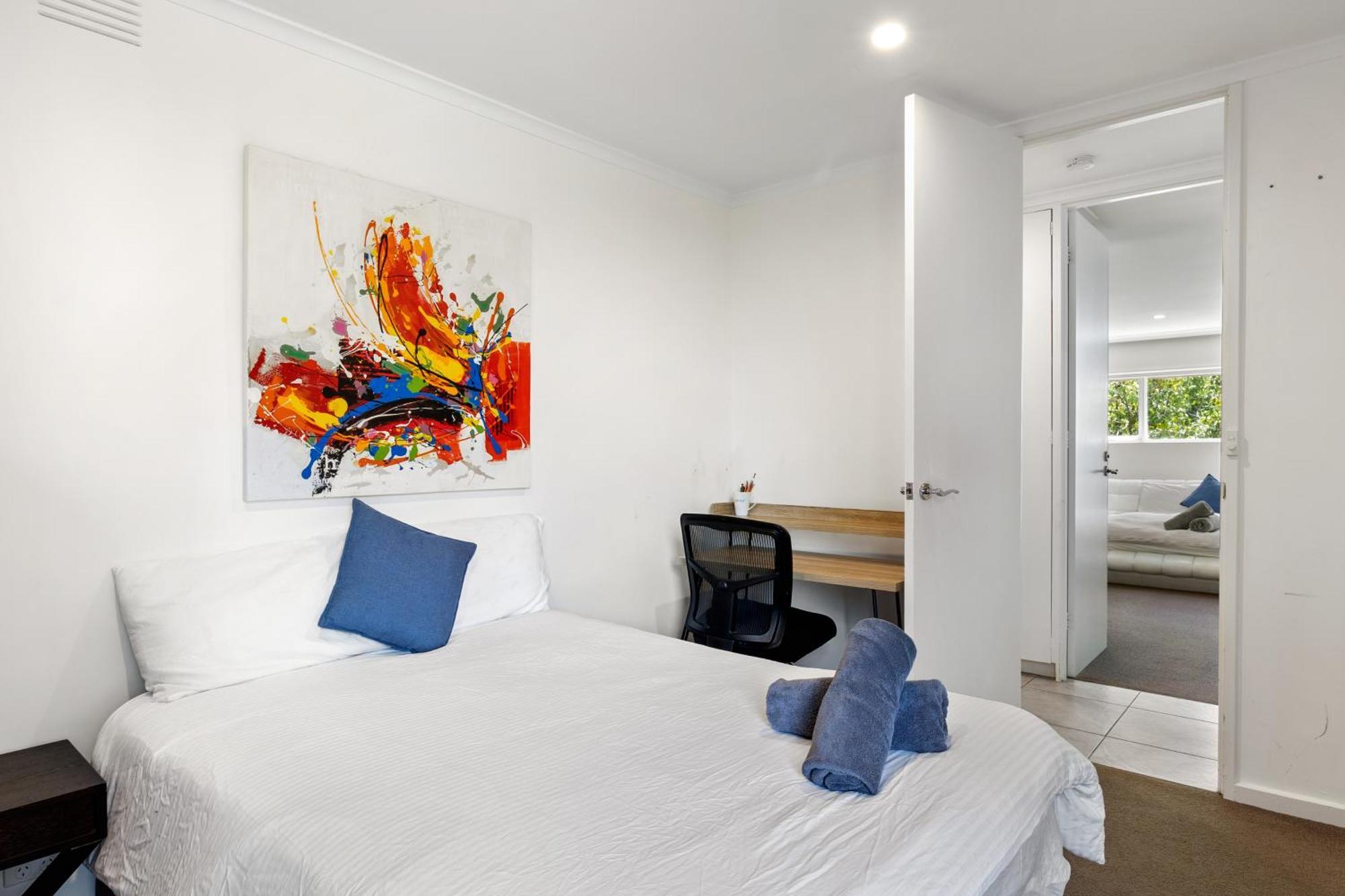 Apartment Luxury Spacious 3-bedroom On Exclusive Lansell Rd, Toorak