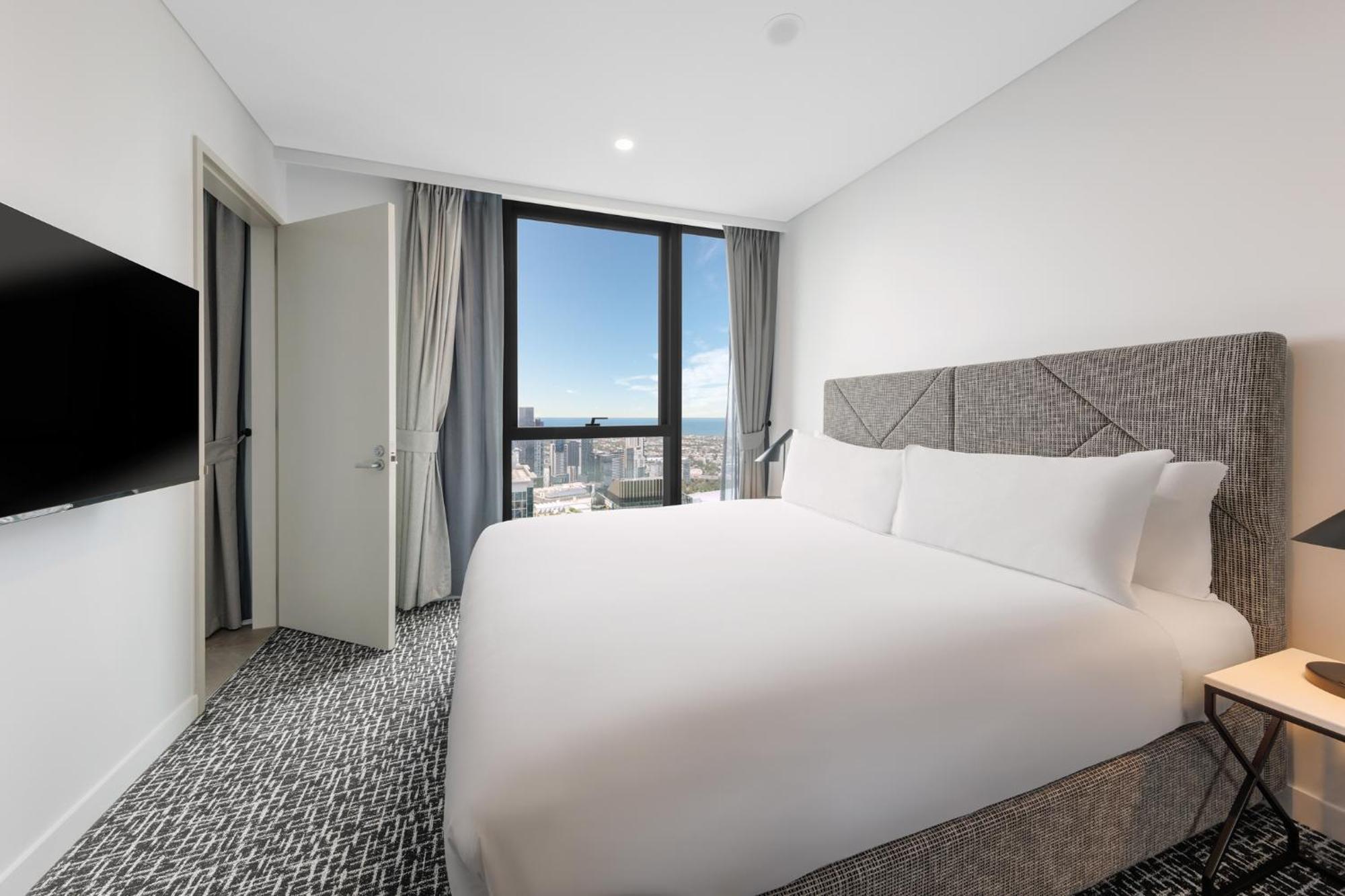 Meriton Hotel 5*