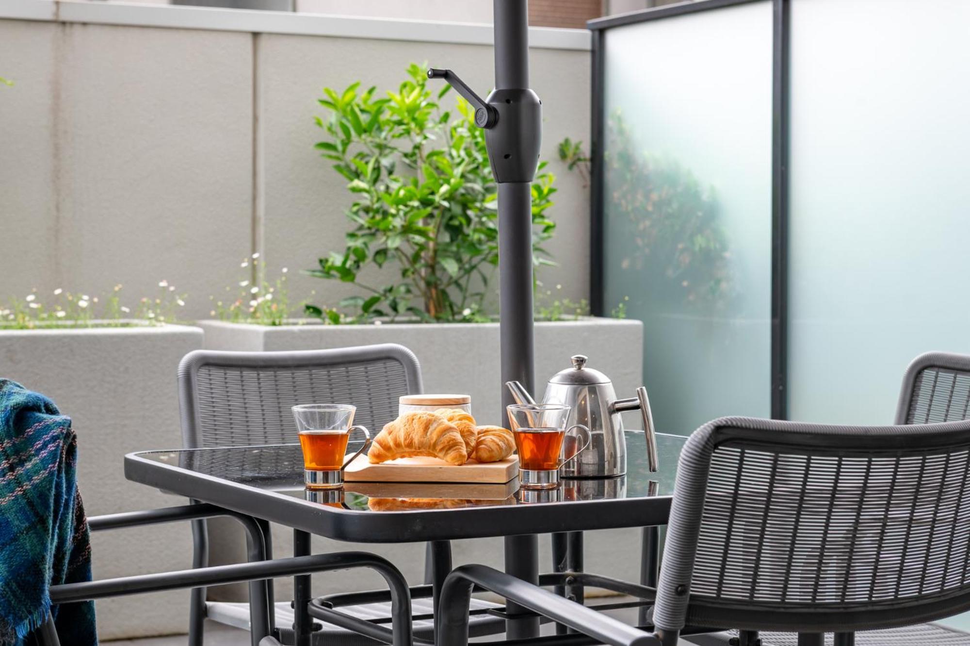 Brunswick 1-bedroom Gem By Short & Long *