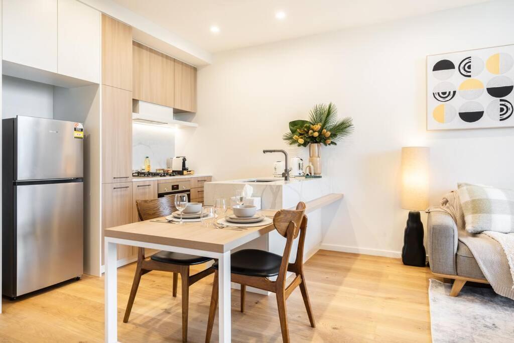 Airy 1br Ivanhoe With Balcony & Free Parking#sp05