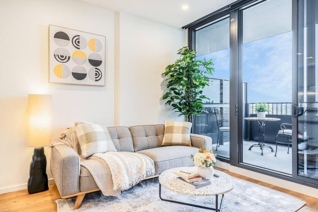 Airy 1br Ivanhoe With Balcony & Free Parking#sp05 Apartment Melbourne