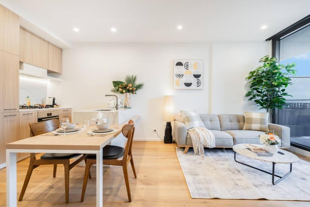 Airy 1br Ivanhoe With Balcony & Free Parking#sp05 * Melbourne