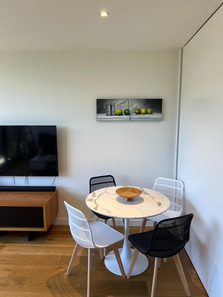 Apartment Metro Retreat On Burnley *