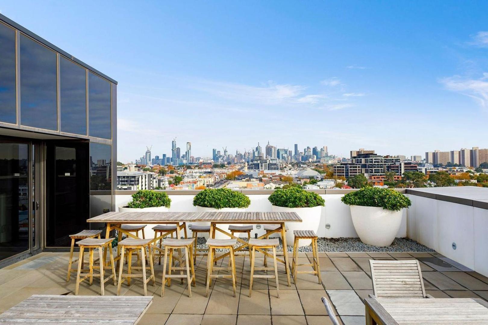 Metro Retreat On Burnley Apartment *
