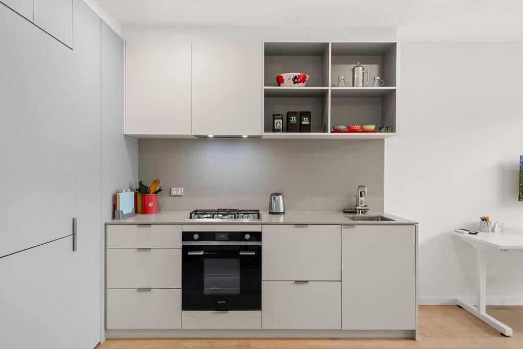 Brunswick 1-bedroom Gem By Short & Long *