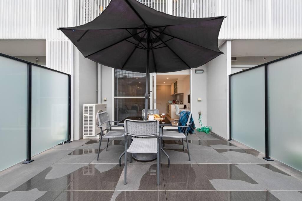 Brunswick 1-bedroom Gem By Short & Long