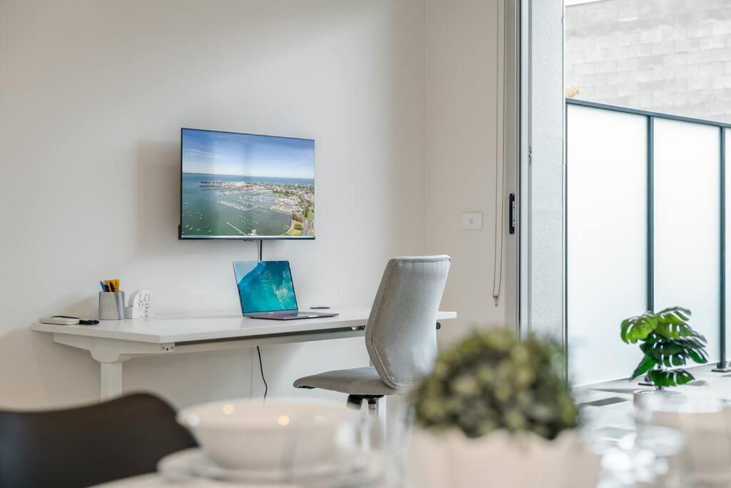 Brunswick 1-bedroom Gem By Short & Long