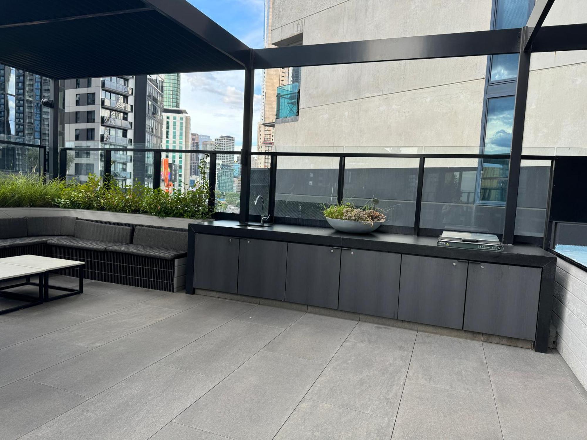 Chic Urban Escape Pool, Gym And Charm Melbourne