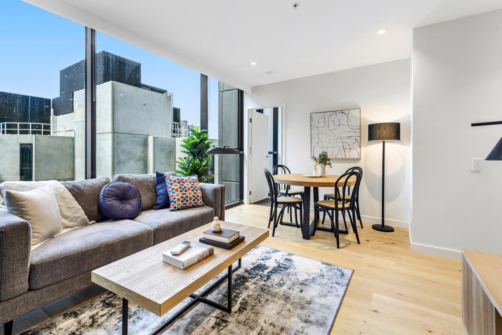 Chic Urban Escape Pool, Gym And Charm Apartment *