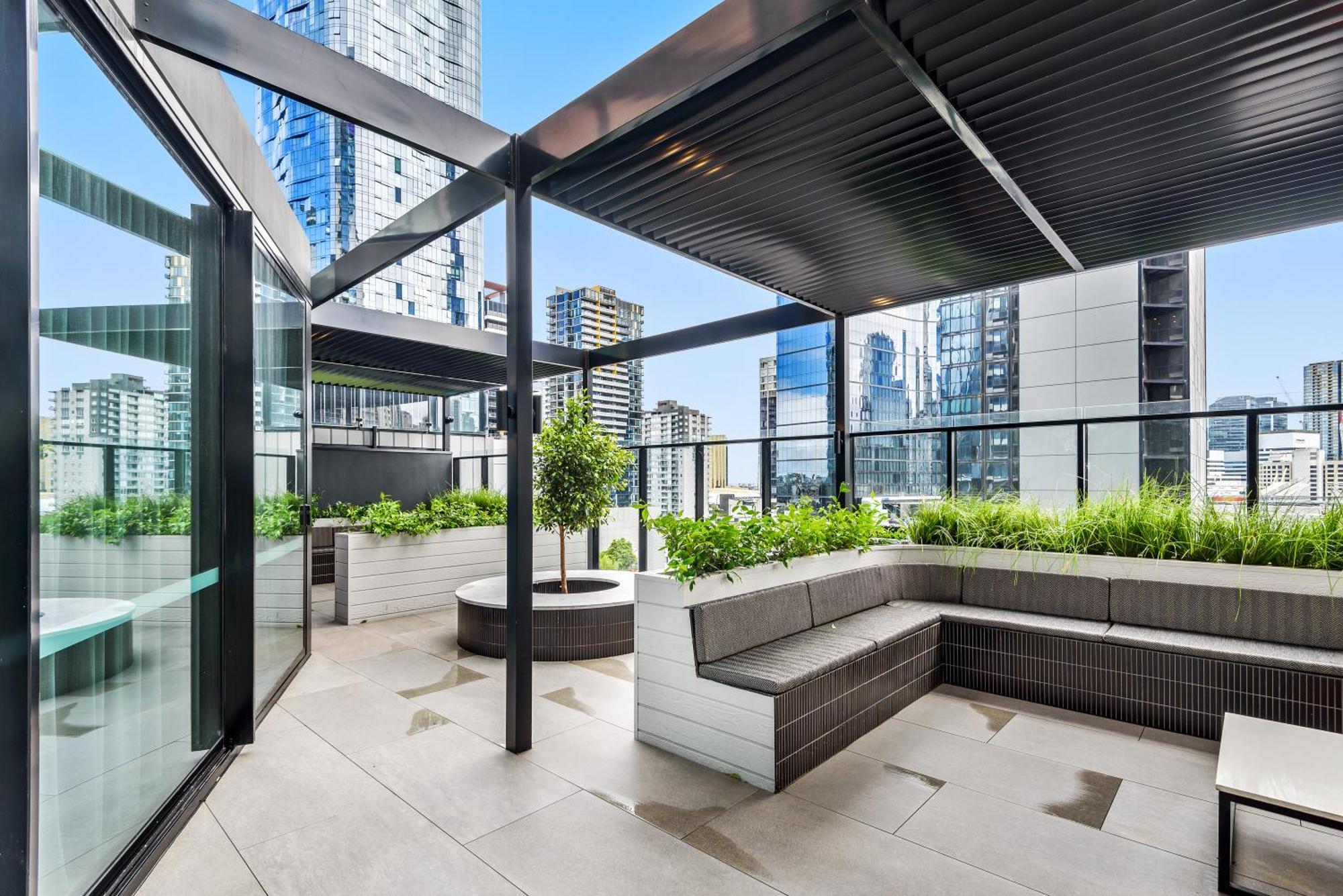 Chic Urban Escape Pool, Gym And Charm * Melbourne