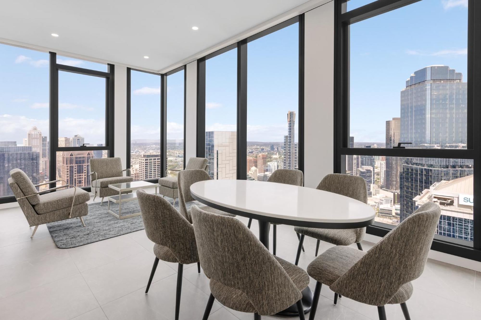 Meriton Hotel 5*