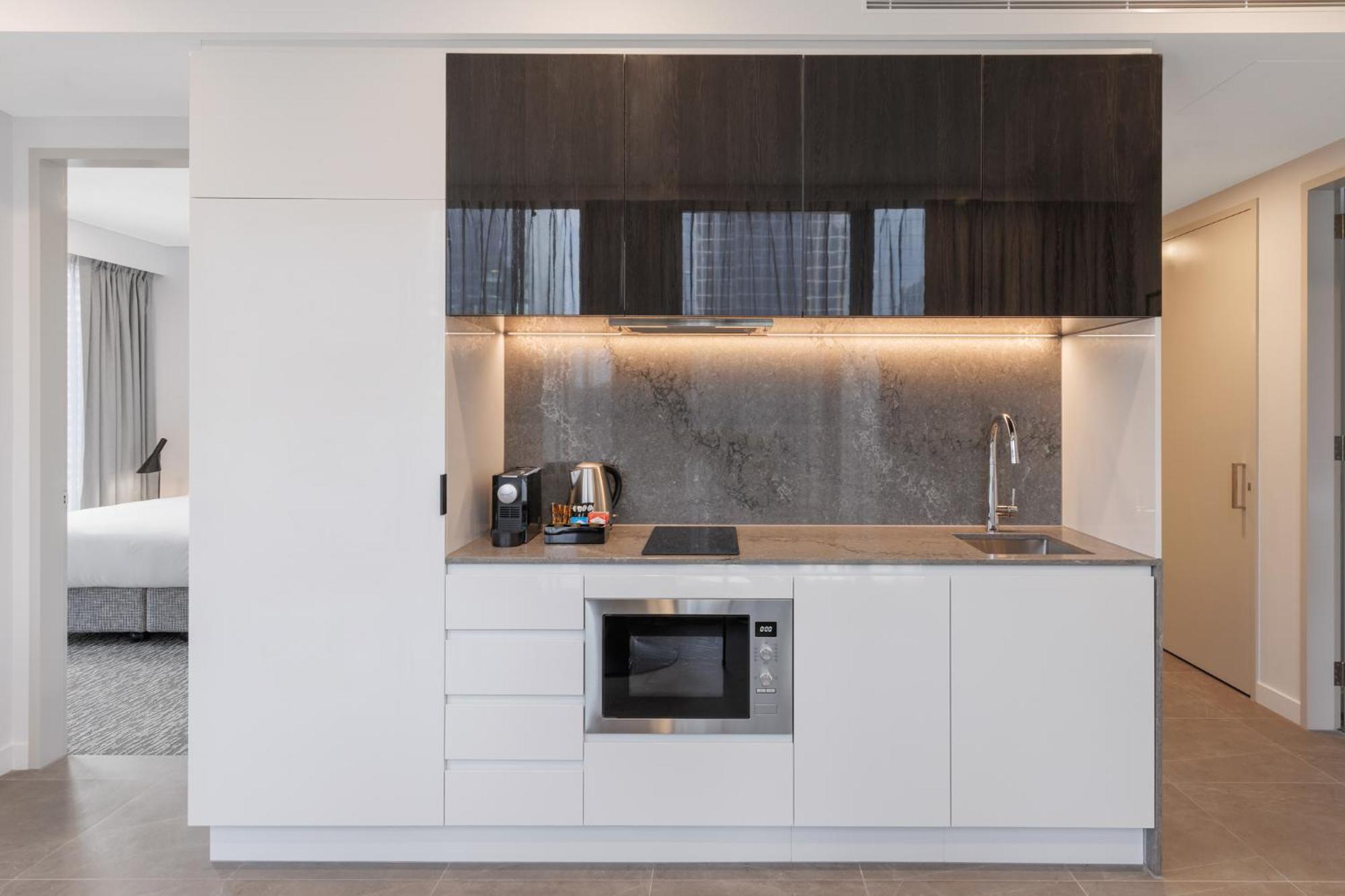 Meriton Hotel 5*