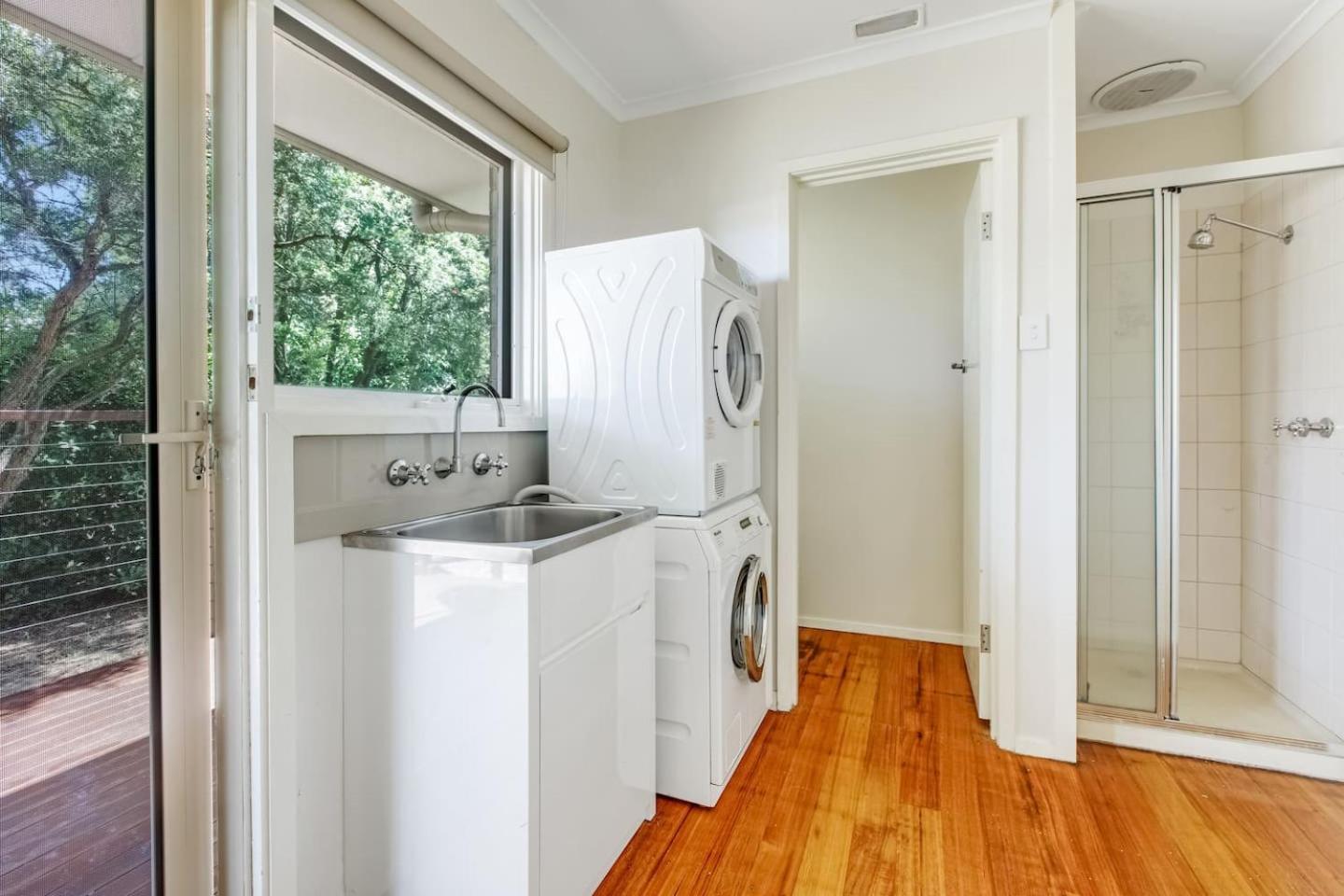 Holiday home Sunlit Suburbia - A Breezy Abode In Glen Waverley
