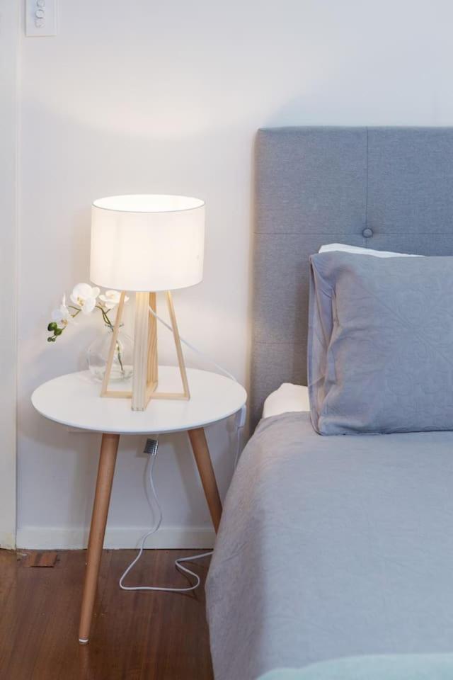 Sunlit Suburbia - A Breezy Abode In Glen Waverley Holiday home