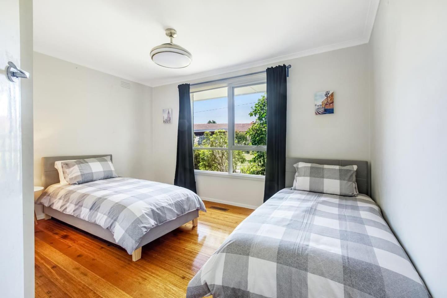 Holiday home Sunlit Suburbia - A Breezy Abode In Glen Waverley Melbourne