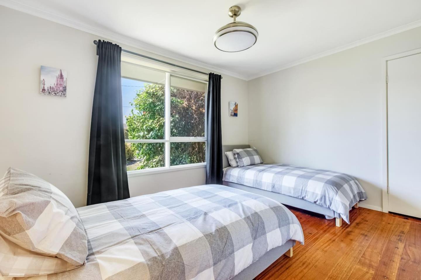 Holiday home Sunlit Suburbia - A Breezy Abode In Glen Waverley