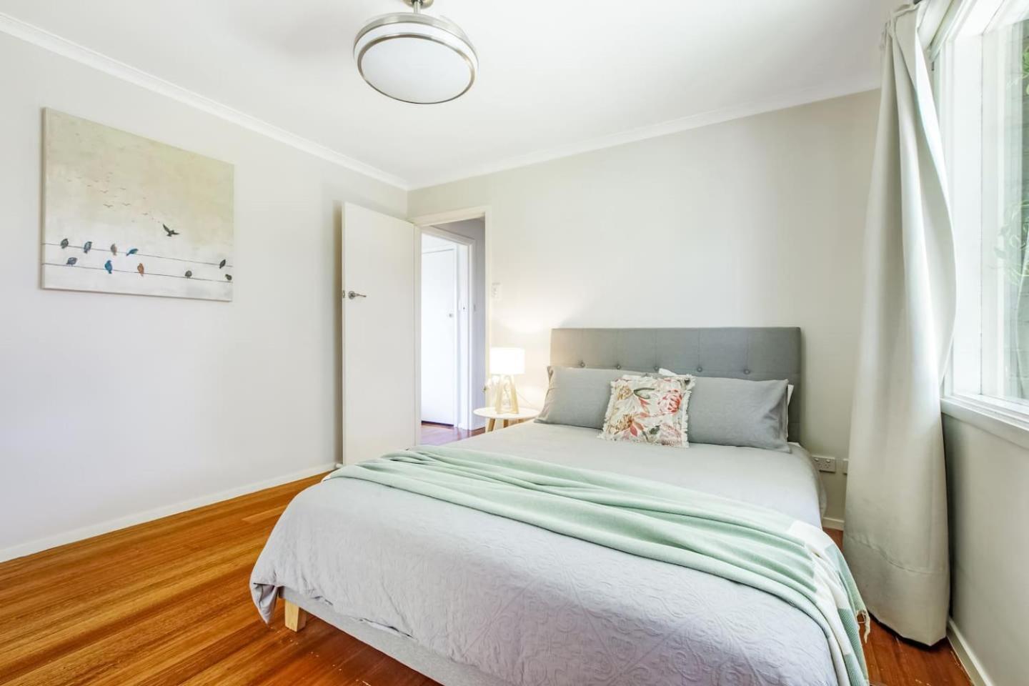 Sunlit Suburbia - A Breezy Abode In Glen Waverley Holiday home Melbourne