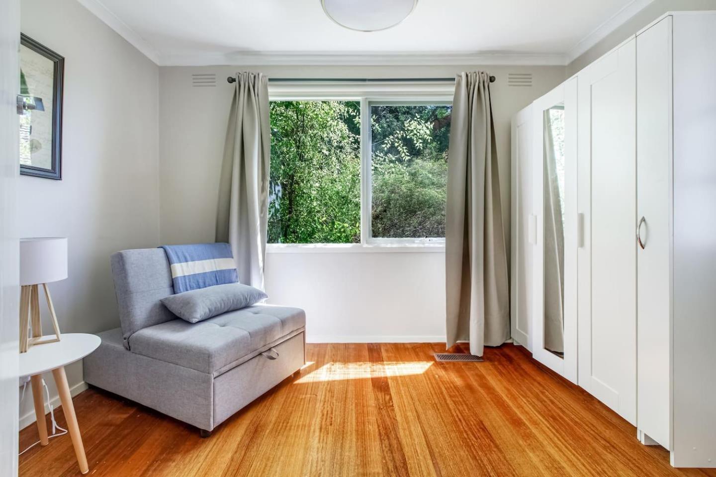 Holiday home Sunlit Suburbia - A Breezy Abode In Glen Waverley