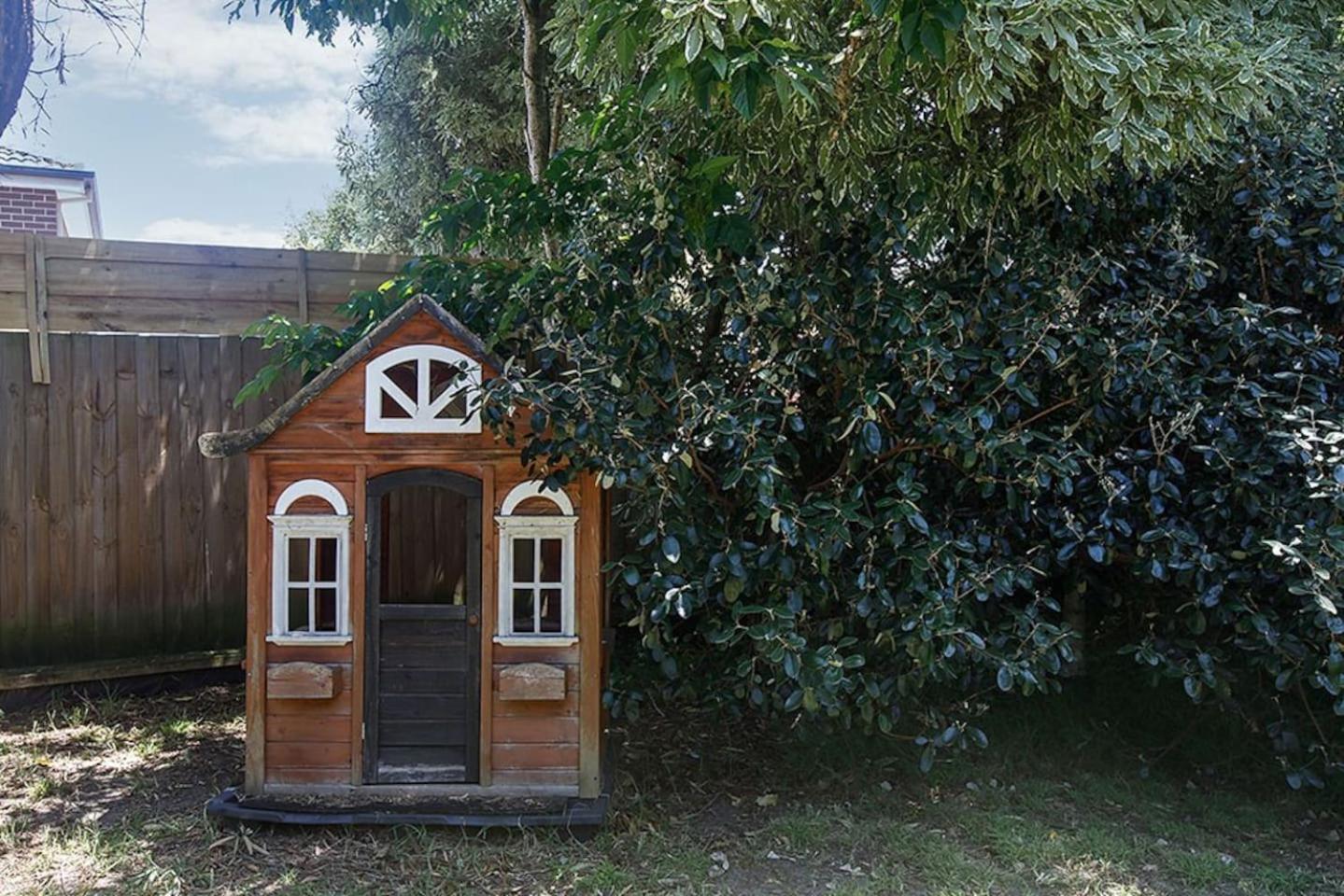 Holiday home Sunlit Suburbia - A Breezy Abode In Glen Waverley *