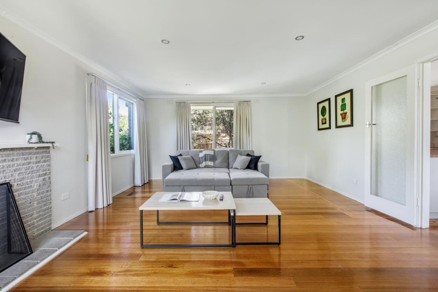 Holiday home Sunlit Suburbia - A Breezy Abode In Glen Waverley