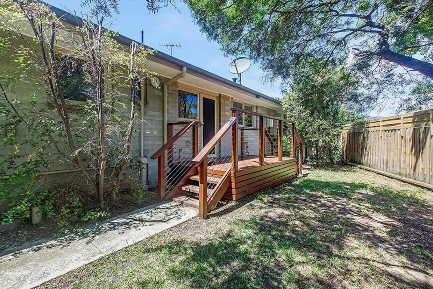 Sunlit Suburbia - A Breezy Abode In Glen Waverley Holiday home Melbourne