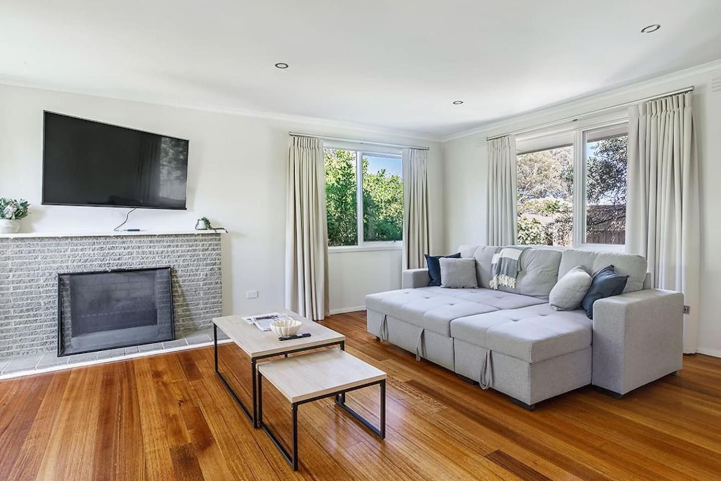 Holiday home Sunlit Suburbia - A Breezy Abode In Glen Waverley