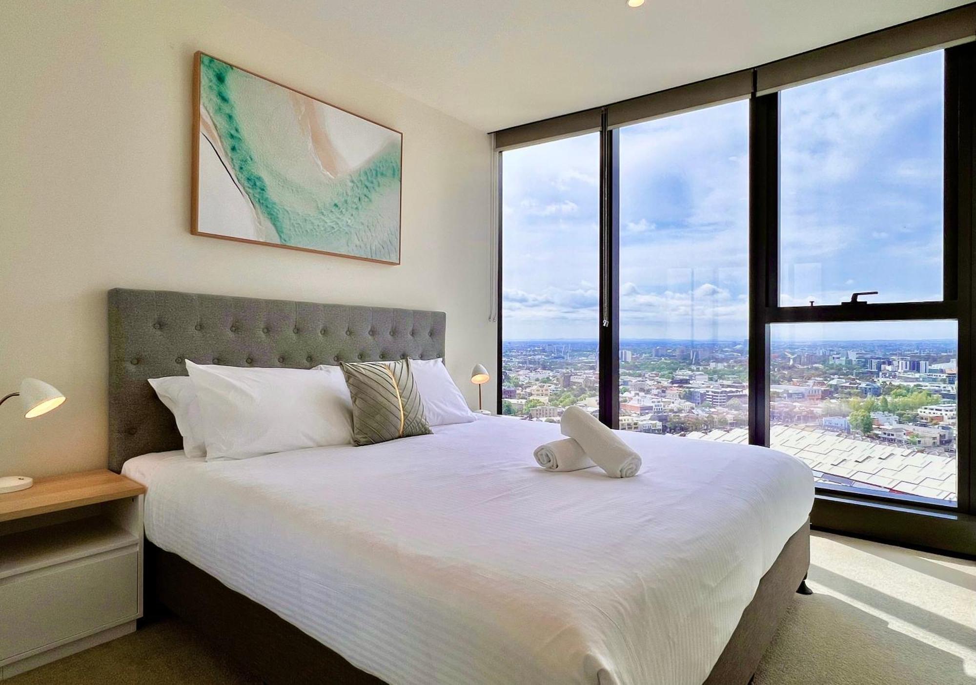 Apartment Highrise Location 2 Bedrooms & 2 Bathrooms Melbourne