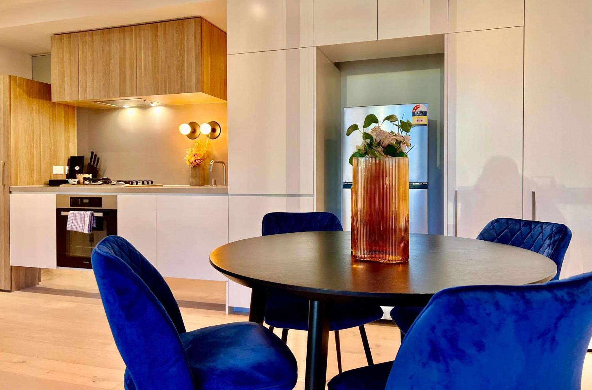 Apartment Highrise Location 2 Bedrooms & 2 Bathrooms Melbourne