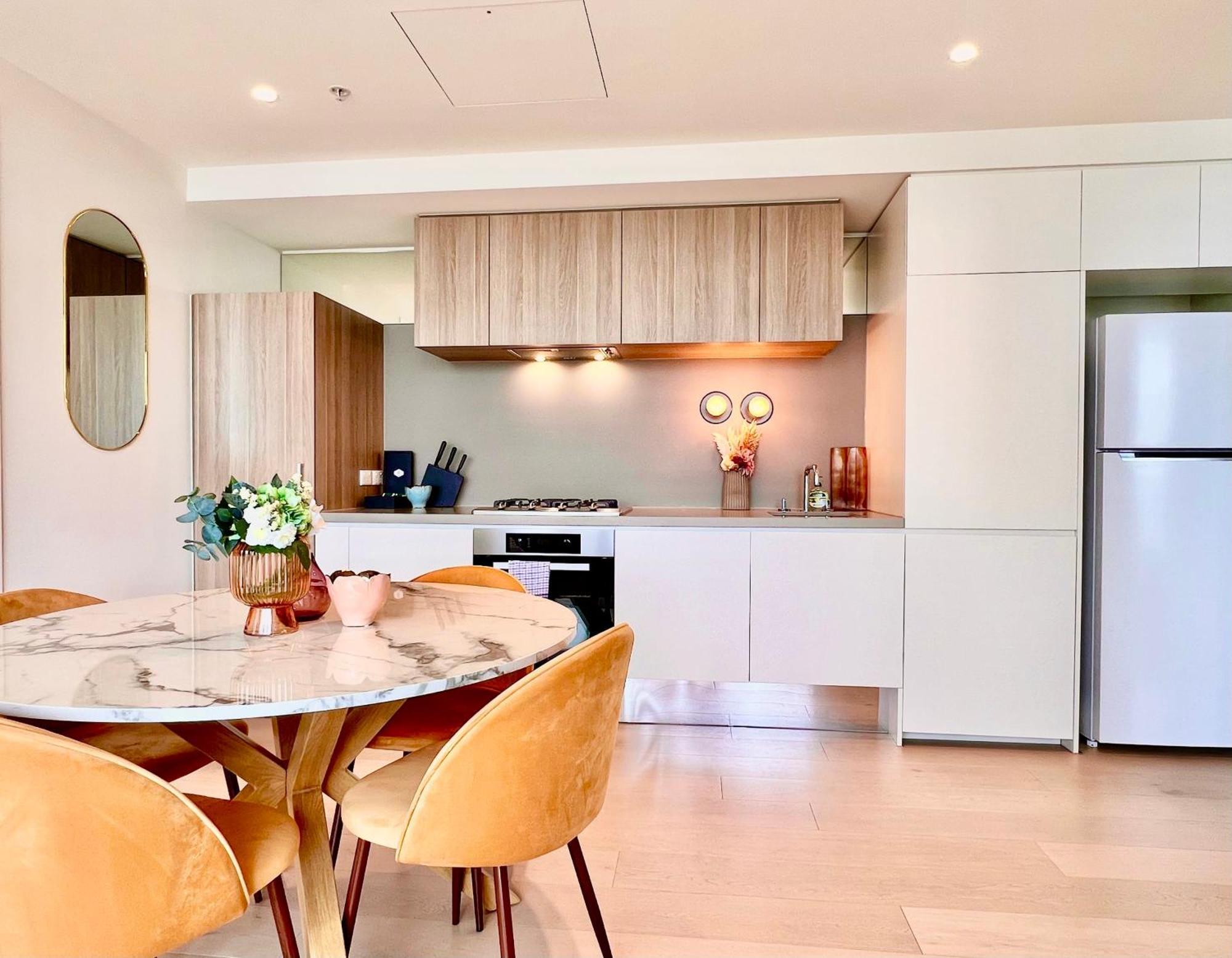 Highrise Location 2 Bedrooms & 2 Bathrooms Melbourne