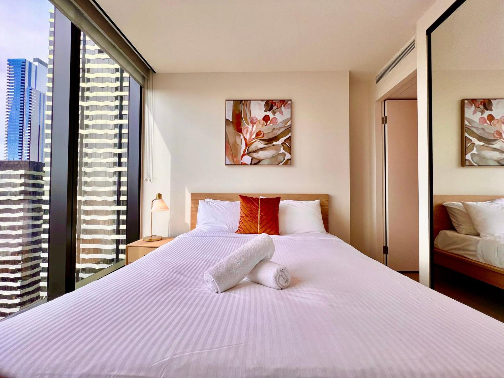 Highrise Location 2 Bedrooms & 2 Bathrooms Apartment *