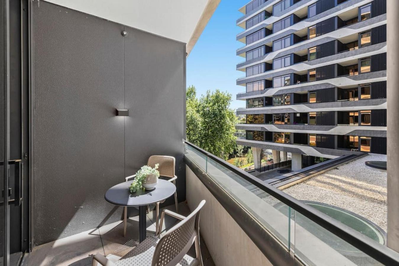Chic Riverside Retreat Richmond Apartment Melbourne