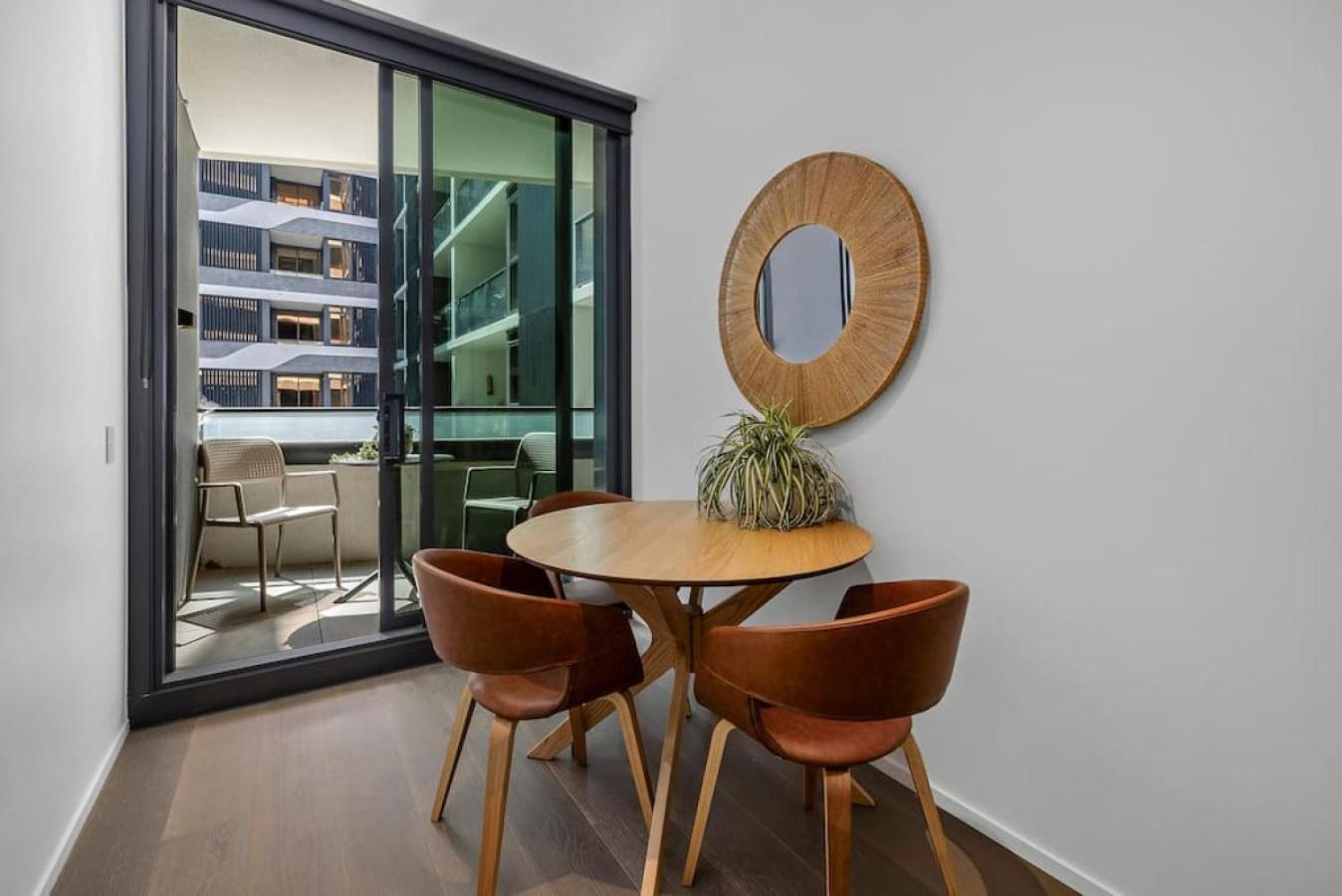 Chic Riverside Retreat Richmond Apartment Melbourne