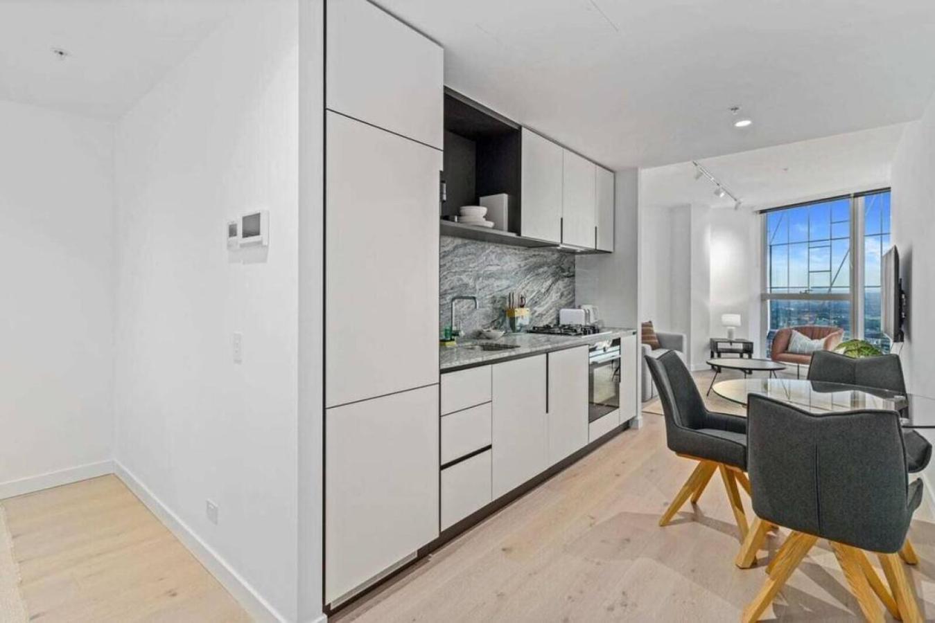 Chic Retreat Near Marvel Stadium Apartment