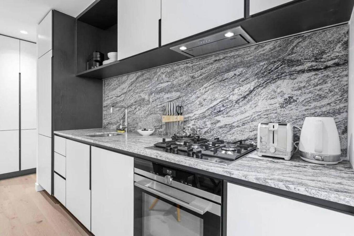 Chic Retreat Near Marvel Stadium * Melbourne