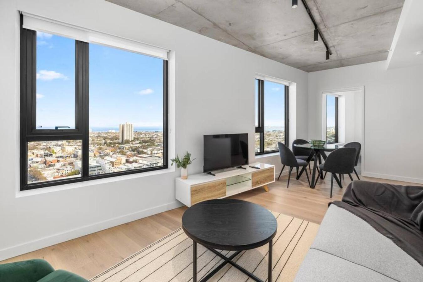 New Chic Stature Southbank 2 Bd Apartment Melbourne