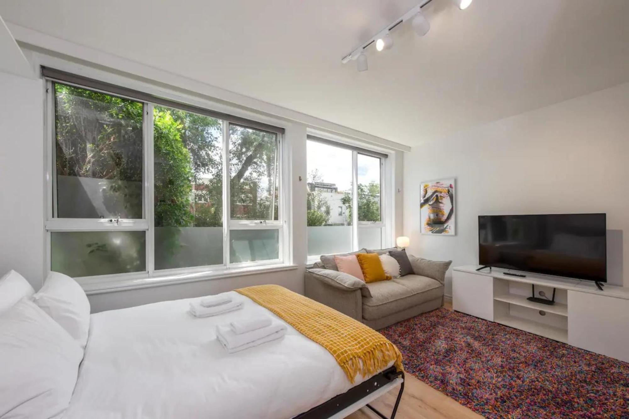 Apartment Lovely With Free Parking In East Melbourne! *