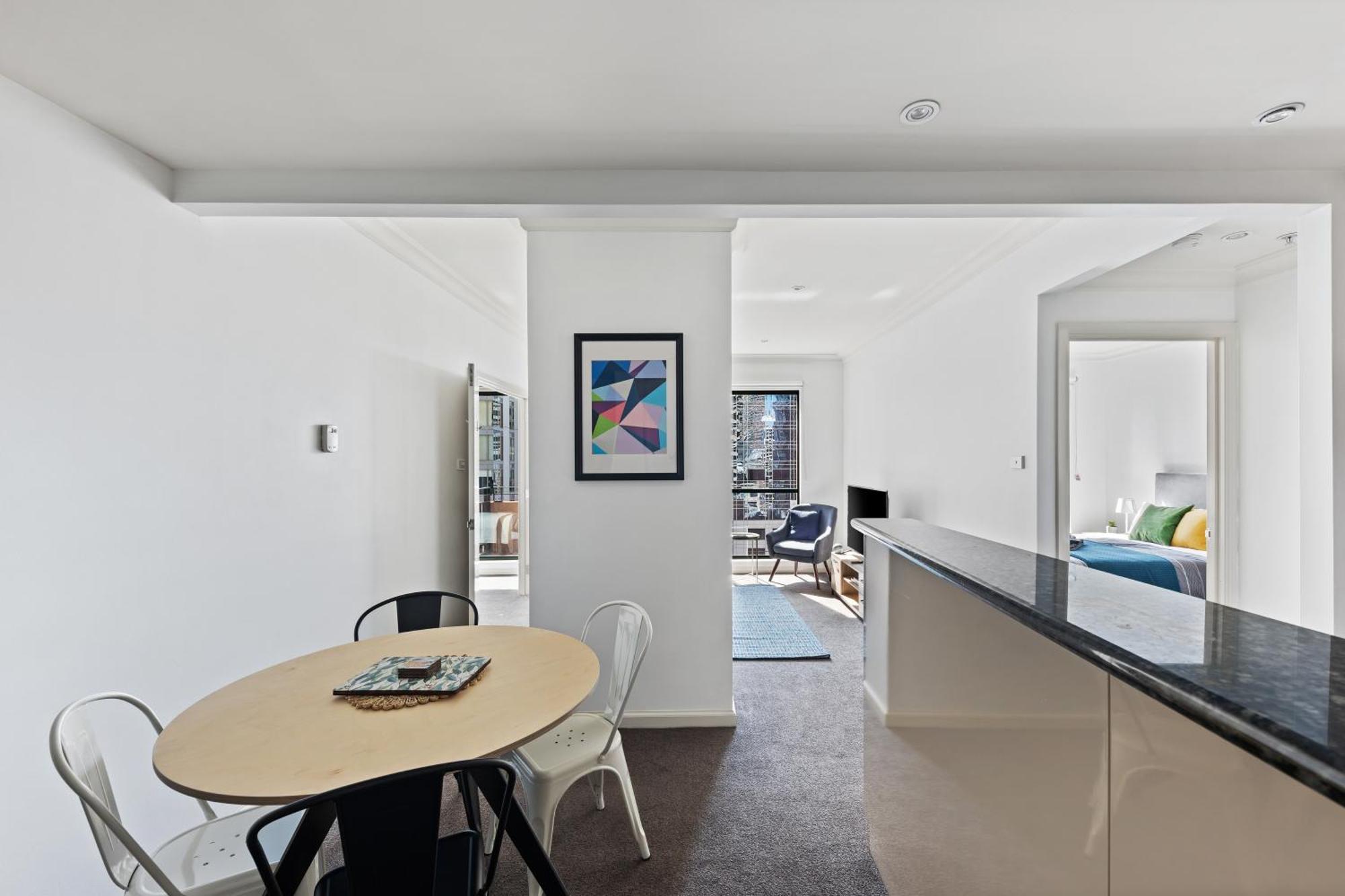 Regency Towers Apartment *
