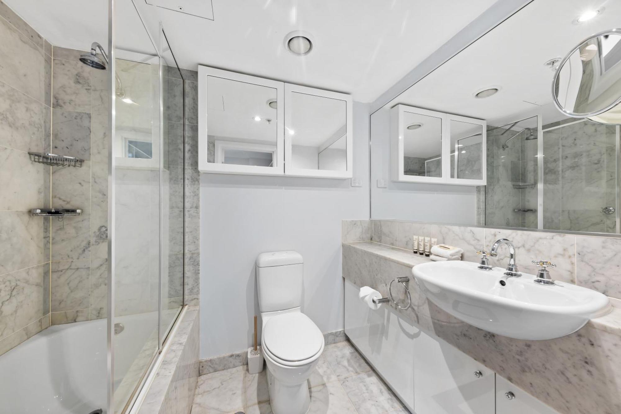 Regency Towers Apartment *